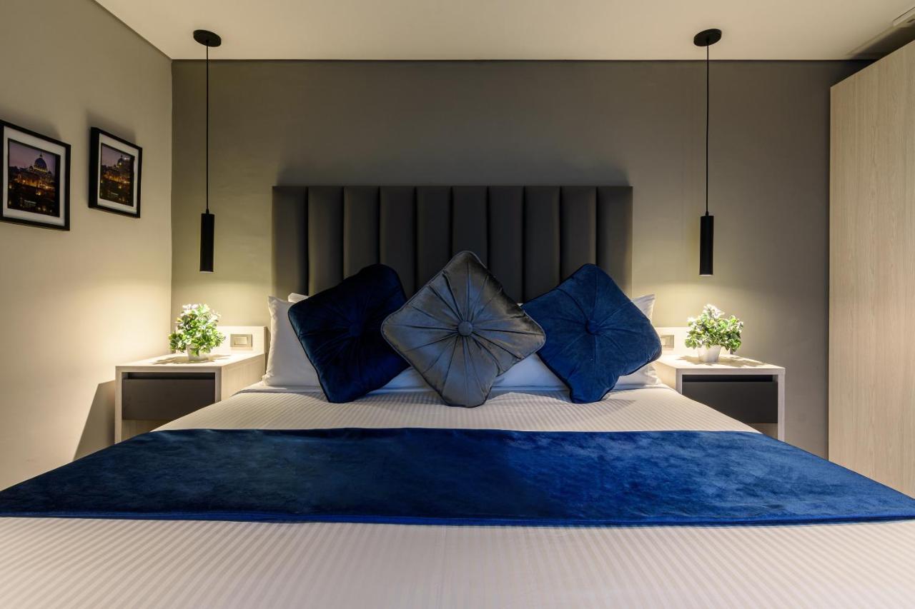 Habitación con cama extragrande y vistas a la ciudad