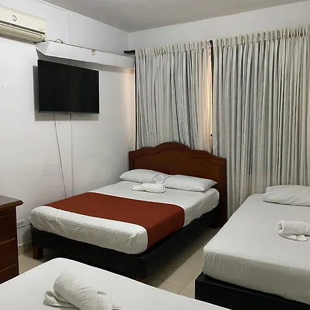 Hotel Laureles 70-3